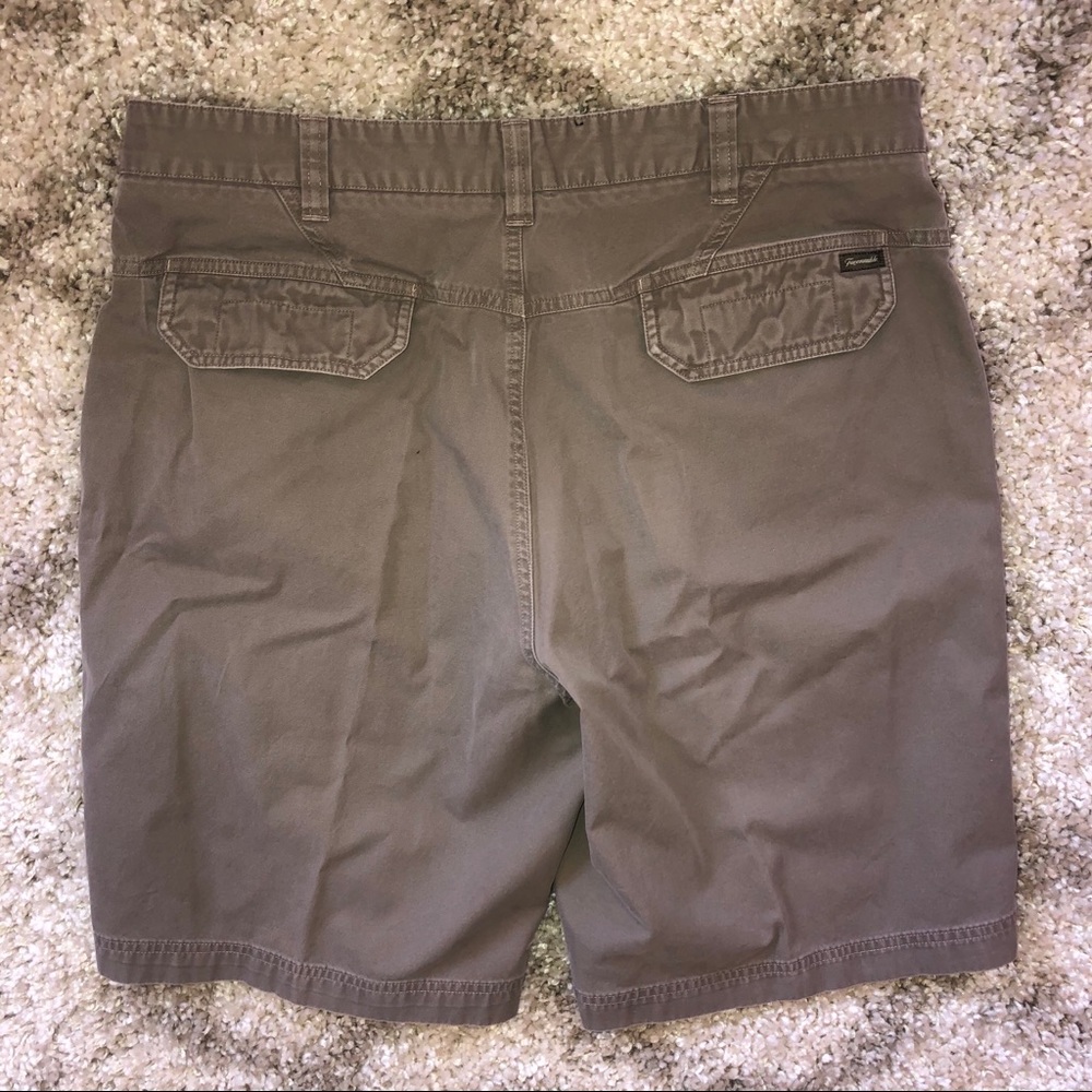Faconnable flat front shorts...Size 38 - Picture 3 of 3
